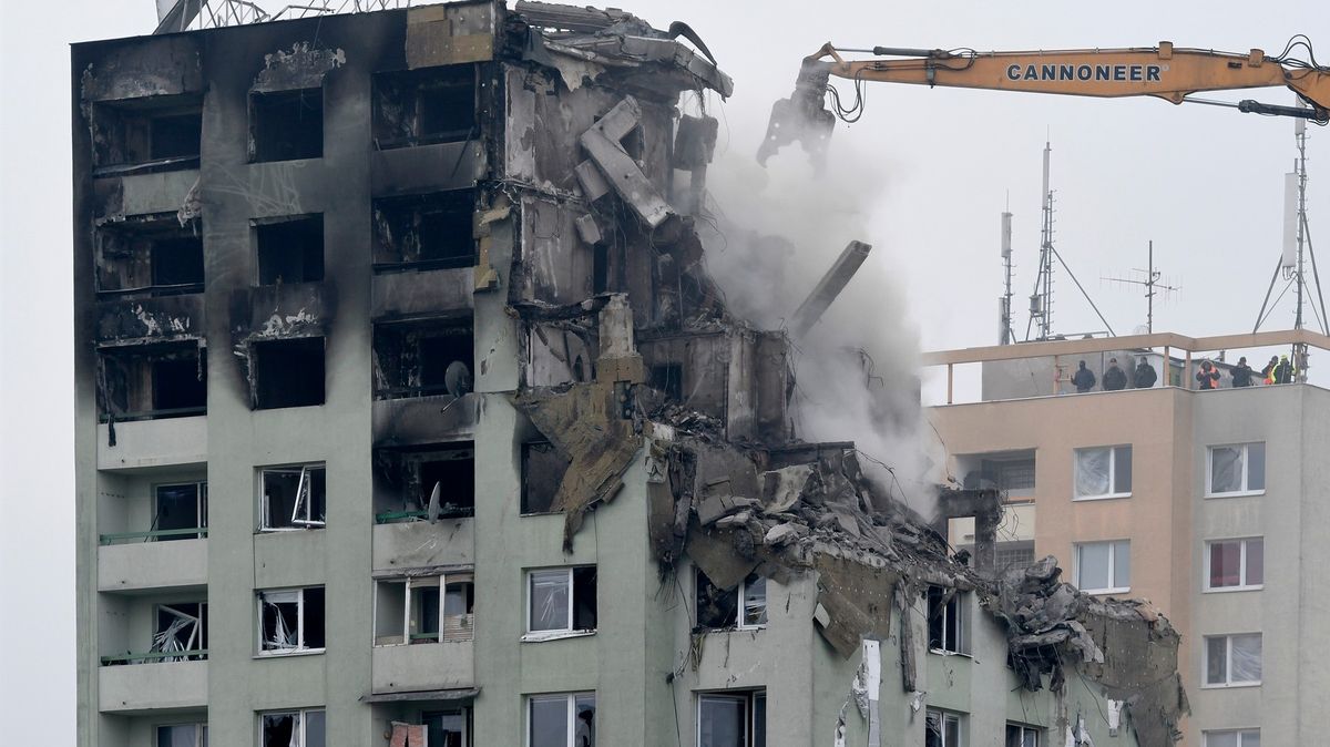 Začala demolice domu po explozi plynu v Prešově. Podívejte se na fotografie